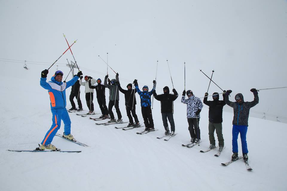 Skis & pools hire + lift pass